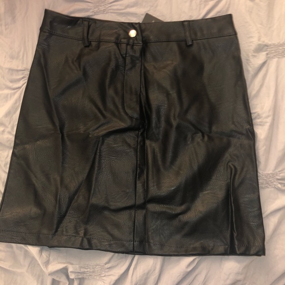 NWT BOOHOO LEATHER SKIRT - Picture 2 of 4